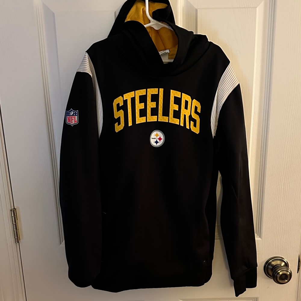 Nike THERMA-FIT Black and Yellow Steelers Hoodie. YOUTH MED